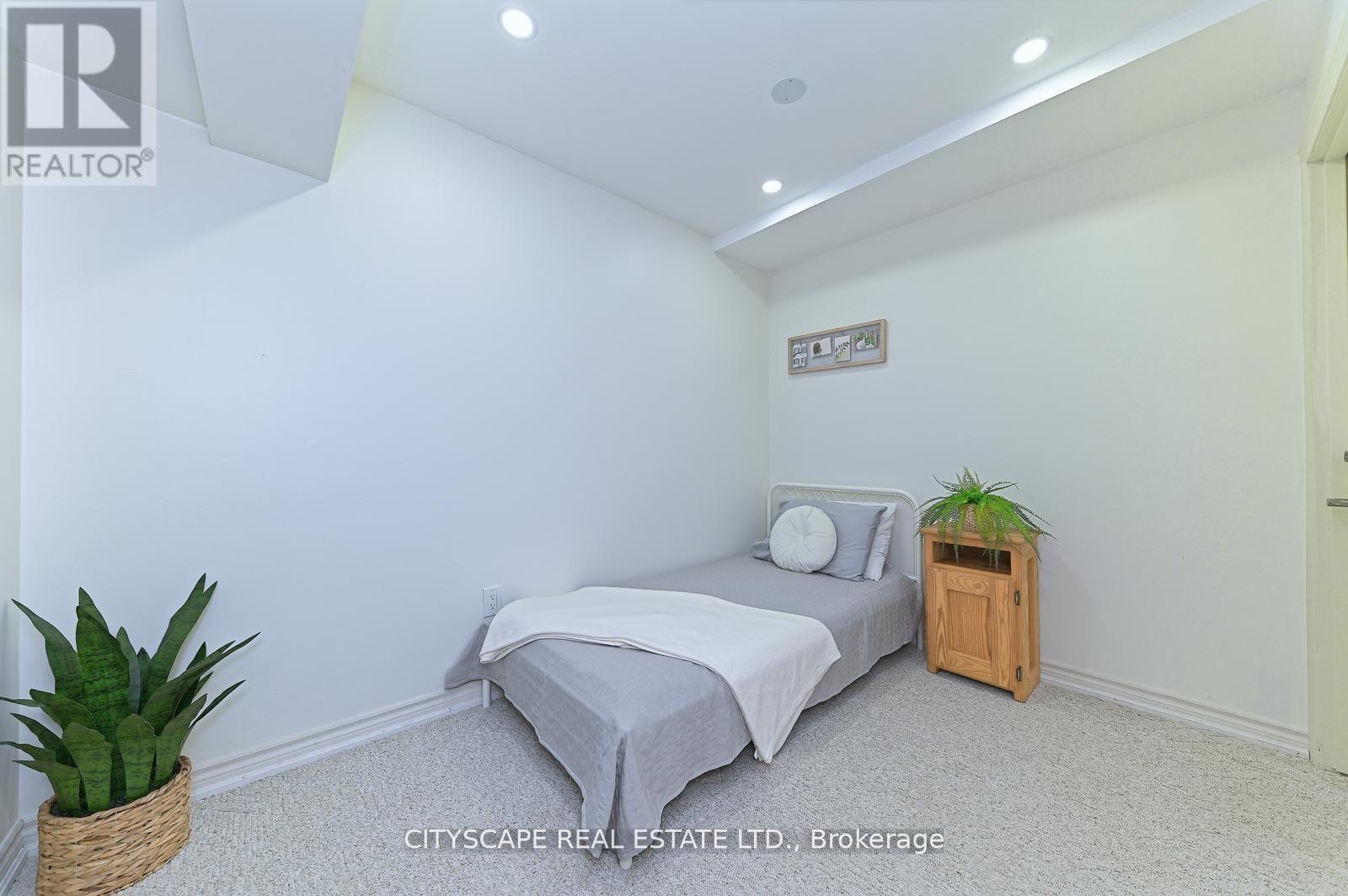354 Plains Road W, Burlington, Ontario  L7T 1G5 - Photo 28 - W12456797