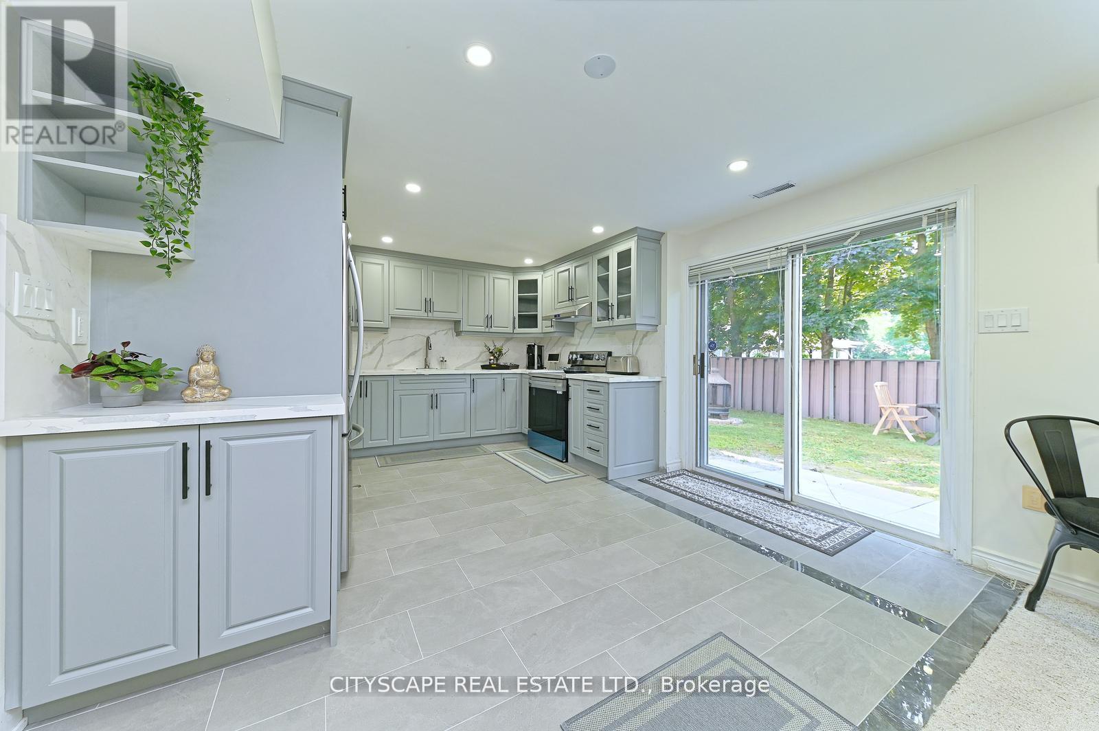 354 Plains Road W, Burlington, Ontario  L7T 1G5 - Photo 8 - W12456797