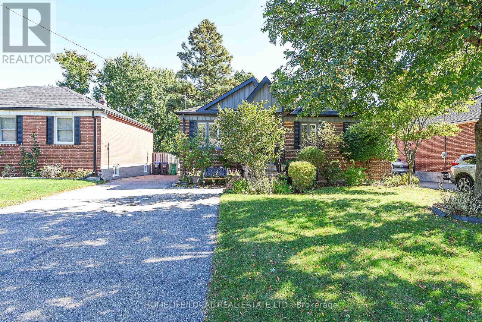 570 Exbury Crescent, Mississauga, Ontario  L5G 2P4 - Photo 2 - W12456823
