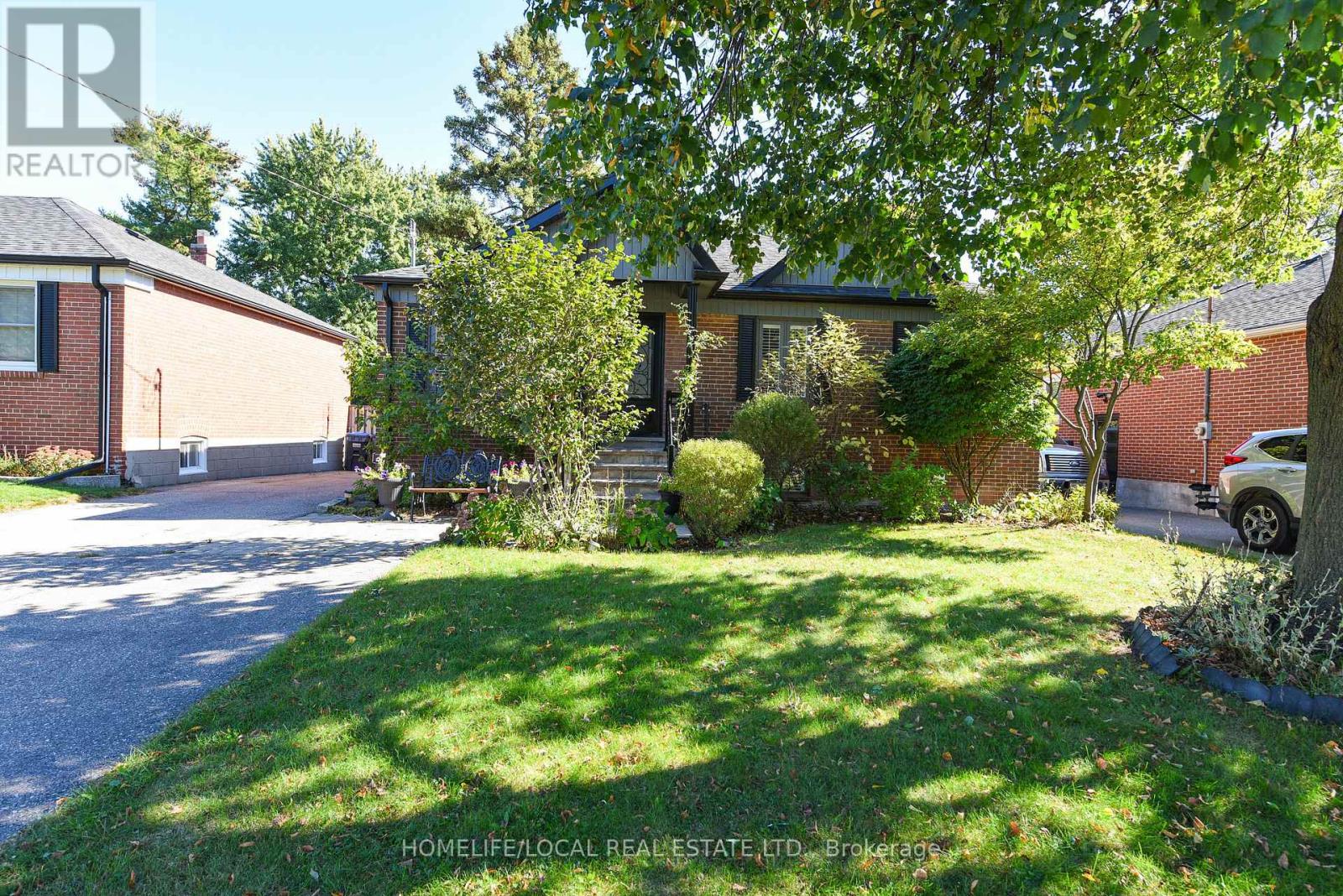 570 Exbury Crescent, Mississauga, Ontario  L5G 2P4 - Photo 3 - W12456823