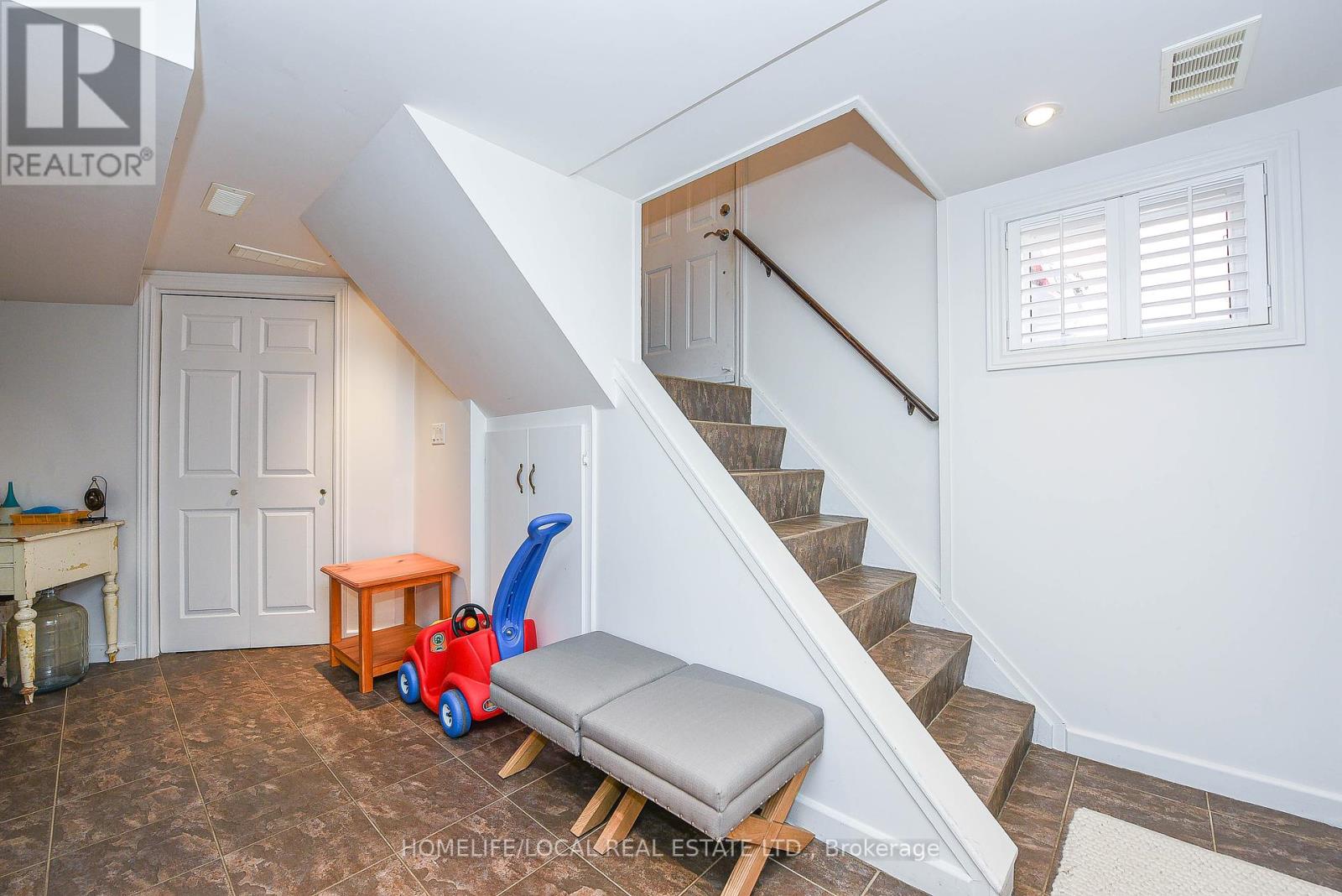 570 Exbury Crescent, Mississauga, Ontario  L5G 2P4 - Photo 4 - W12456823