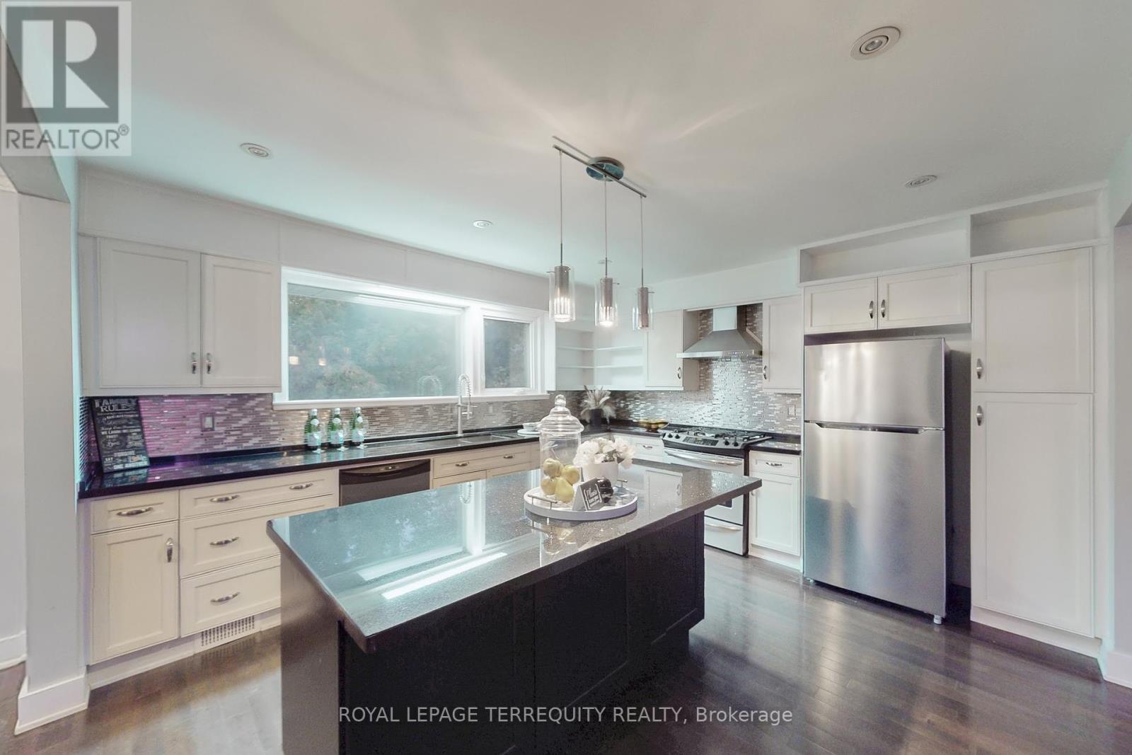 2 Stockton Road, Toronto, Ontario  M6A 1K7 - Photo 10 - W12456859
