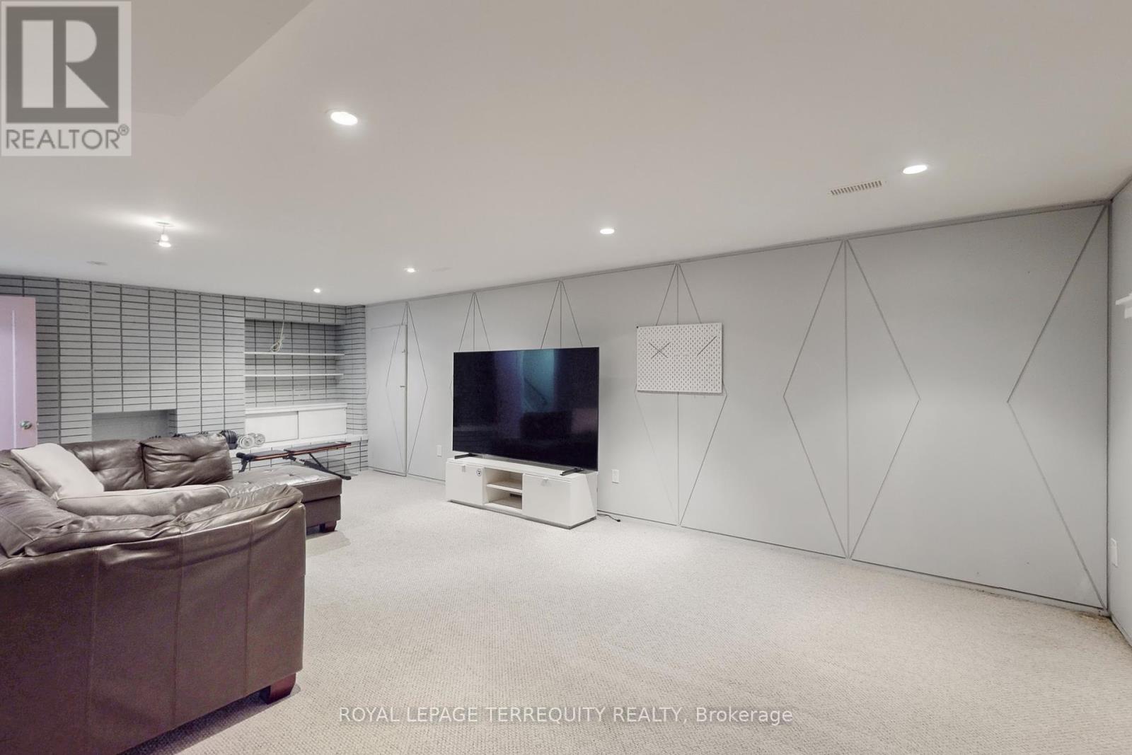 2 Stockton Road, Toronto, Ontario  M6A 1K7 - Photo 33 - W12456859