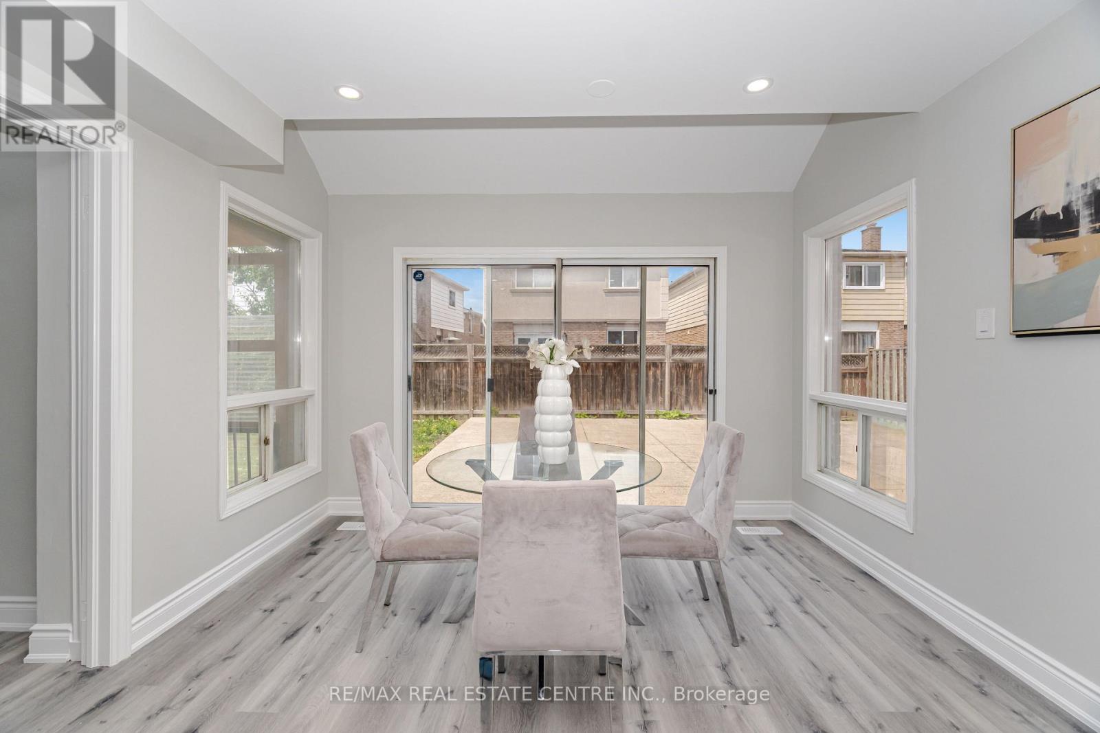 76 Moffatt Avenue, Brampton, Ontario  L6Y 2P3 - Photo 13 - W12456863