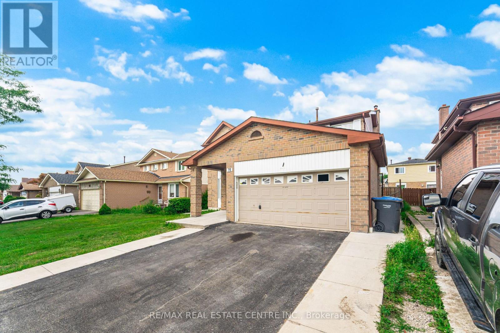 76 Moffatt Avenue, Brampton, Ontario  L6Y 2P3 - Photo 3 - W12456863