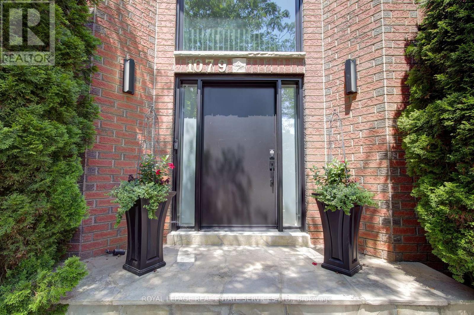 1079 Skyvalley Crescent, Oakville, Ontario  L6M 3L2 - Photo 3 - W12456880
