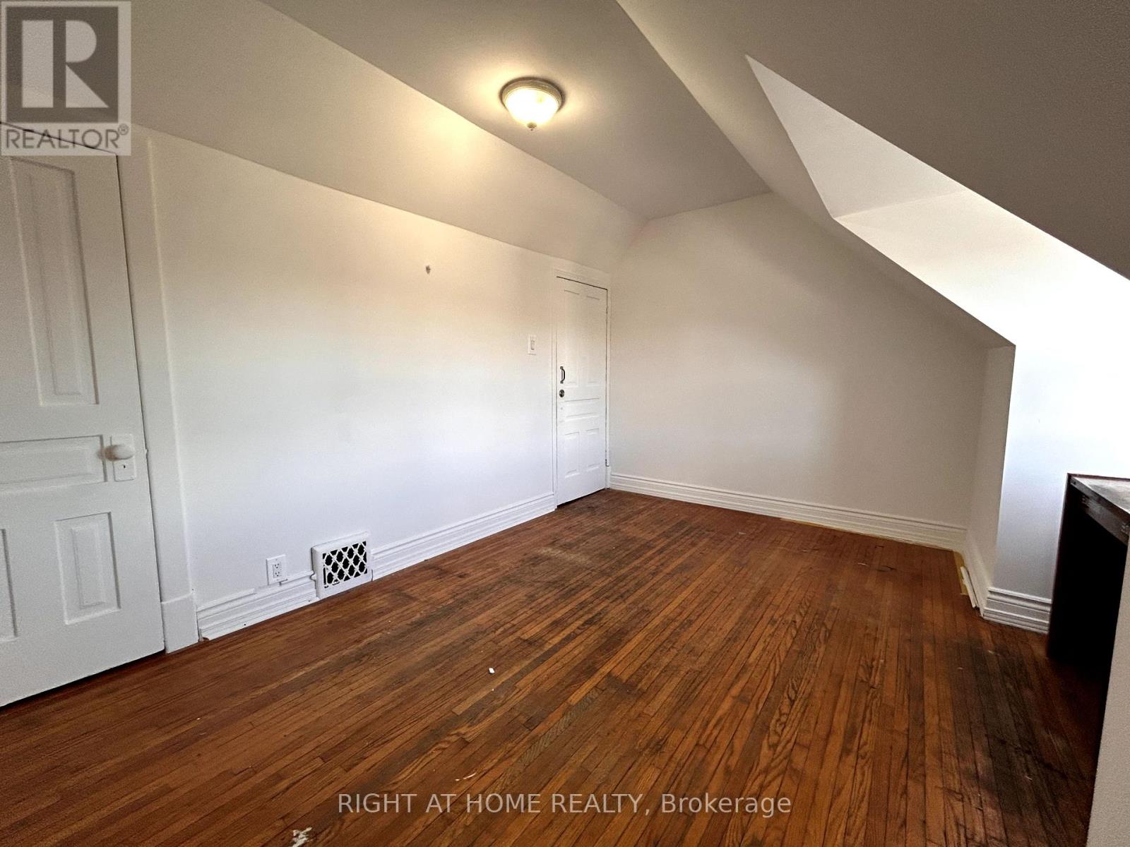 2 - 1039 Ossington Avenue W, Toronto, Ontario  M6G 3V9 - Photo 11 - W12456886