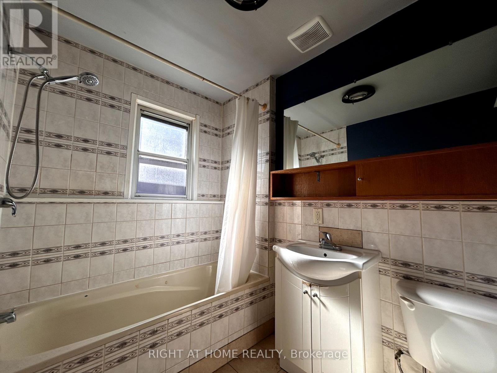 2 - 1039 Ossington Avenue W, Toronto, Ontario  M6G 3V9 - Photo 12 - W12456886