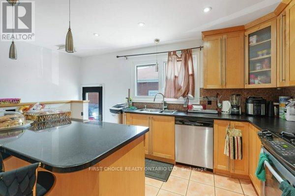 1753 Heron Road, Ottawa, Ontario  K1V 6A2 - Photo 8 - X12456928