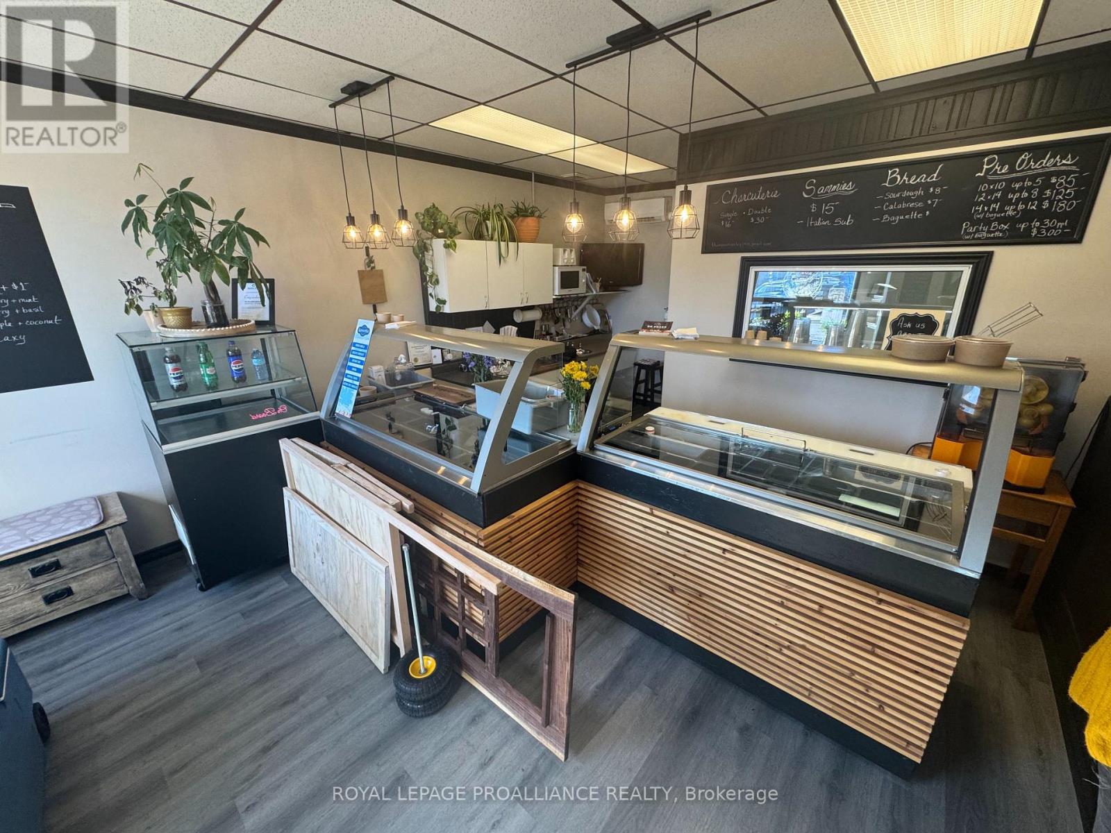 48 King Street Nw, Quinte West, Ontario  K8V 3V8 - Photo 3 - X12446440