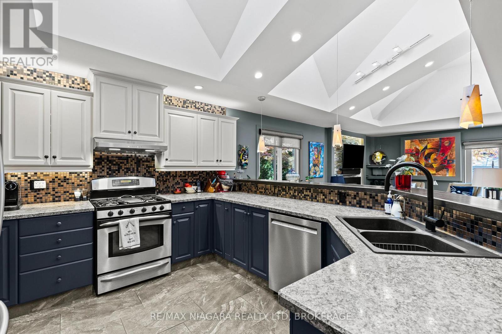 4 Karsam Court, Niagara-On-The-Lake (Town), Ontario  L0S 1J0 - Photo 11 - X12456908