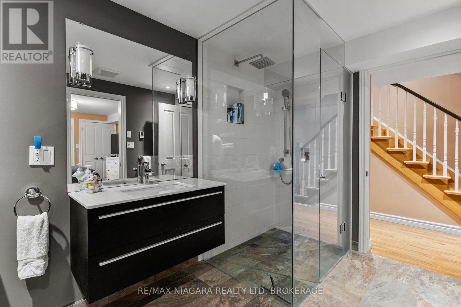 4 Karsam Court, Niagara-On-The-Lake (Town), Ontario  L0S 1J0 - Photo 35 - X12456908