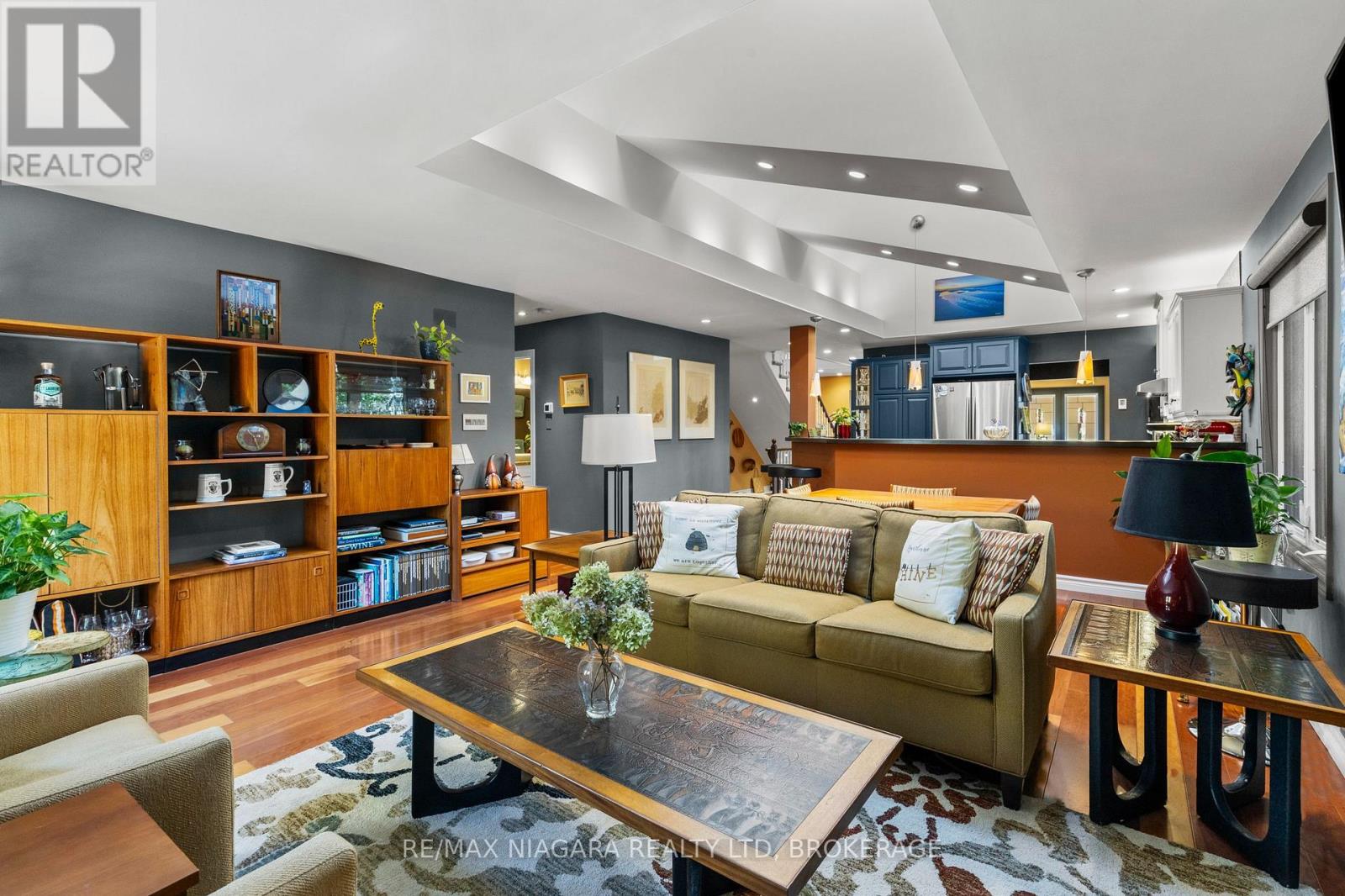 4 Karsam Court, Niagara-On-The-Lake (Town), Ontario  L0S 1J0 - Photo 7 - X12456908