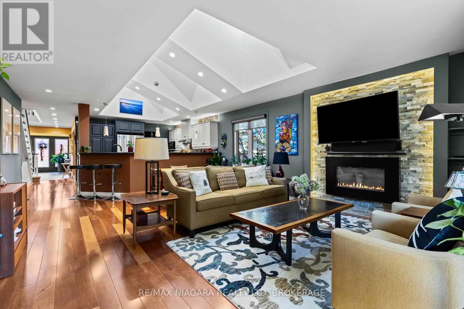 4 Karsam Court, Niagara-On-The-Lake (Town), Ontario  L0S 1J0 - Photo 8 - X12456908