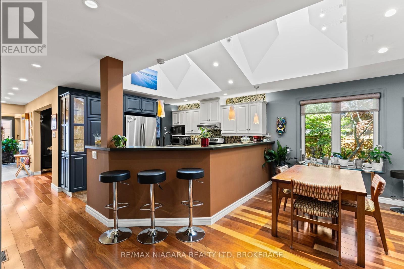 4 Karsam Court, Niagara-On-The-Lake (Town), Ontario  L0S 1J0 - Photo 9 - X12456908