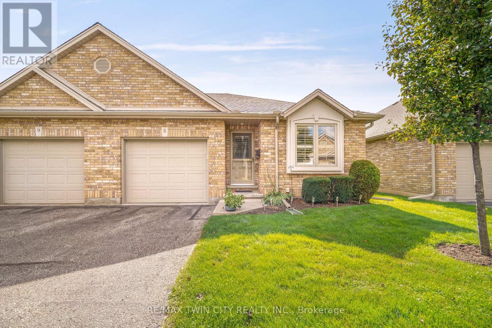 8 - 25 Cobden Court, Brantford, Ontario  N3R 8B5 - Photo 2 - X12456822