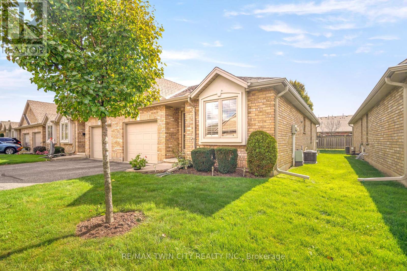 8 - 25 Cobden Court, Brantford, Ontario  N3R 8B5 - Photo 3 - X12456822