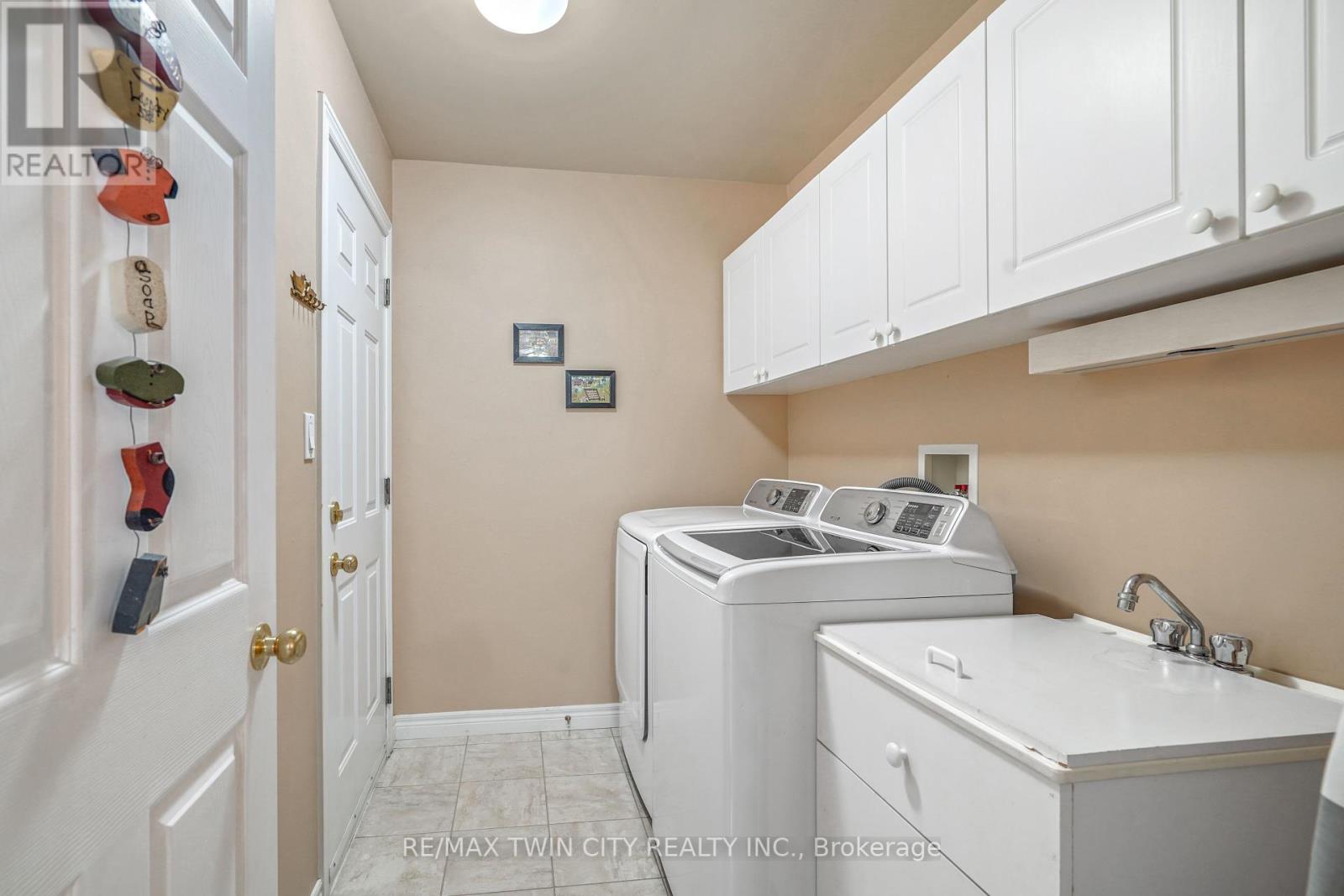 8 - 25 Cobden Court, Brantford, Ontario  N3R 8B5 - Photo 9 - X12456822