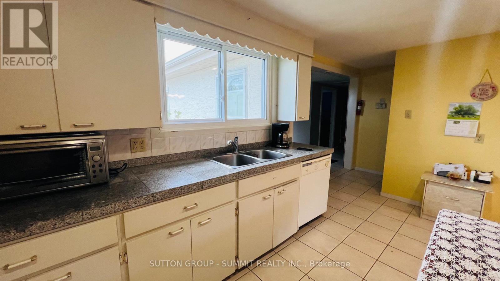84 East West Line, Niagara-On-The-Lake, Ontario  L0S 1J0 - Photo 24 - X12456828
