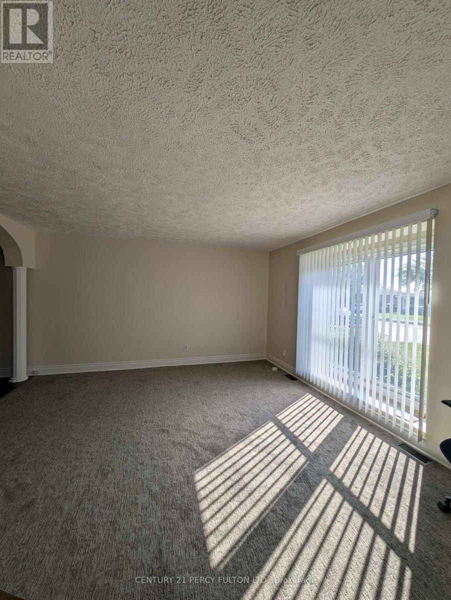 185 Bricker Street, Saugeen Shores, Ontario  N0H 2C1 - Photo 5 - X12456837