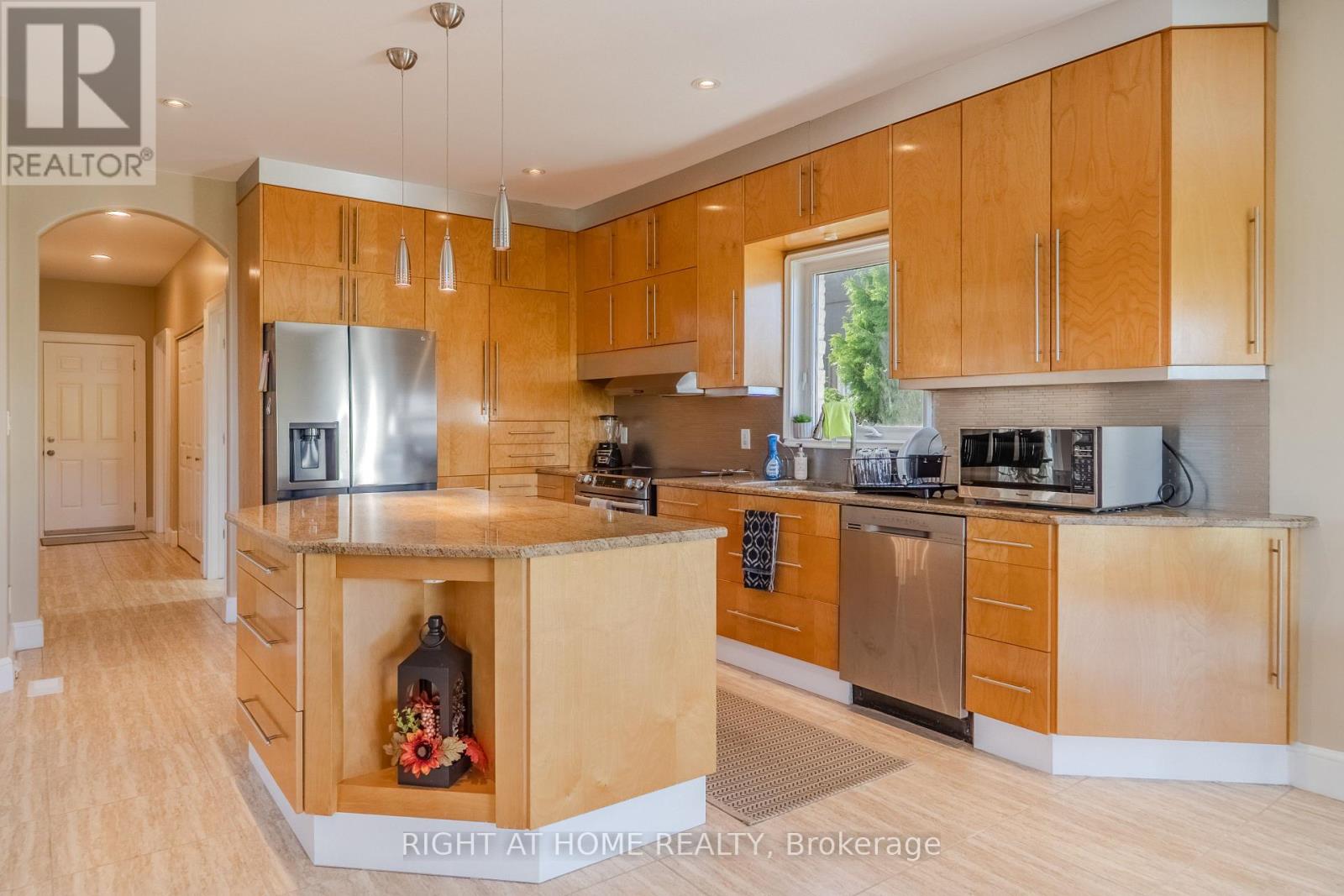 843 County Rd 2, Lakeshore, Ontario  N0R 1A0 - Photo 12 - X12456848