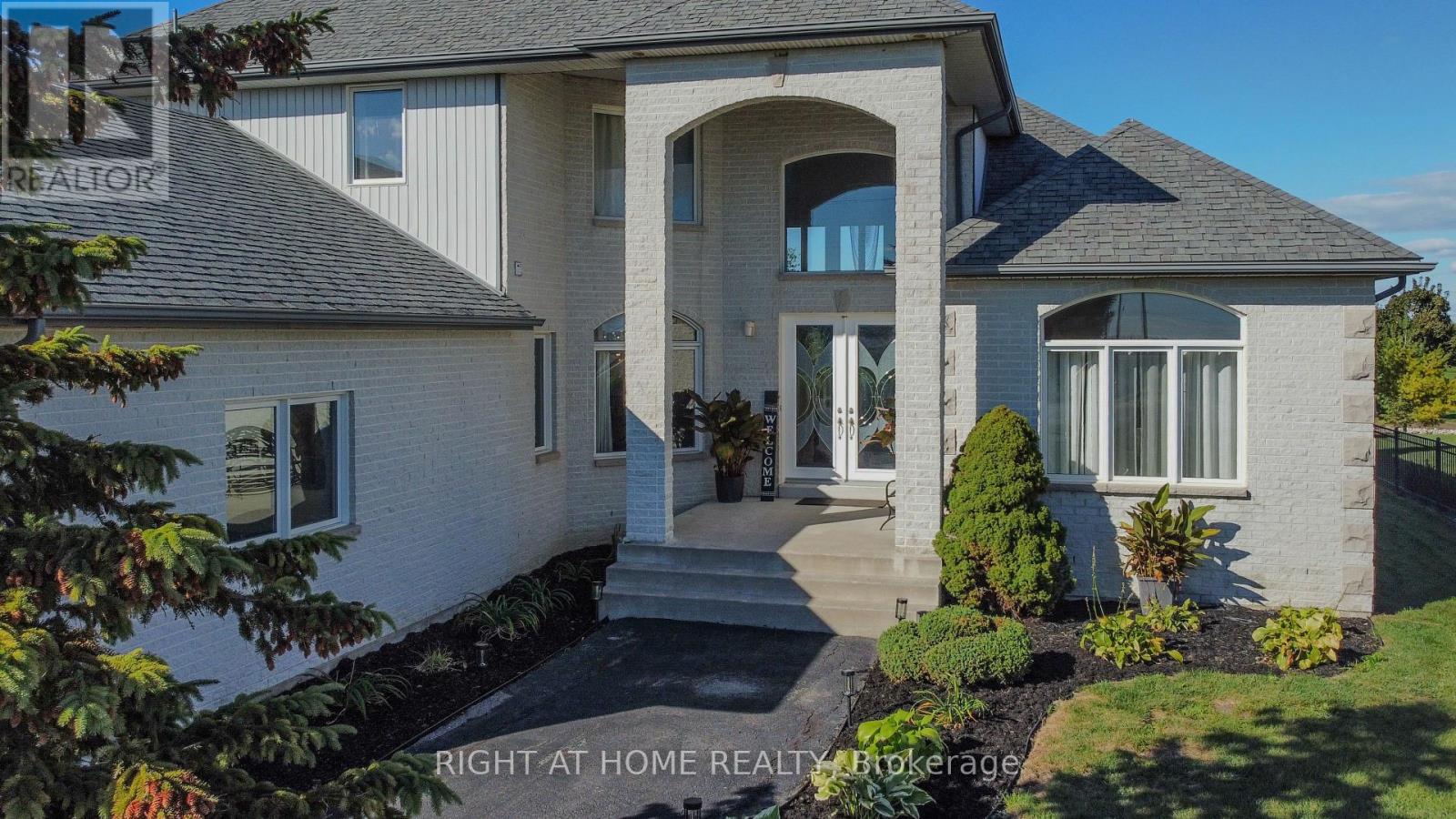843 County Rd 2, Lakeshore, Ontario  N0R 1A0 - Photo 3 - X12456848