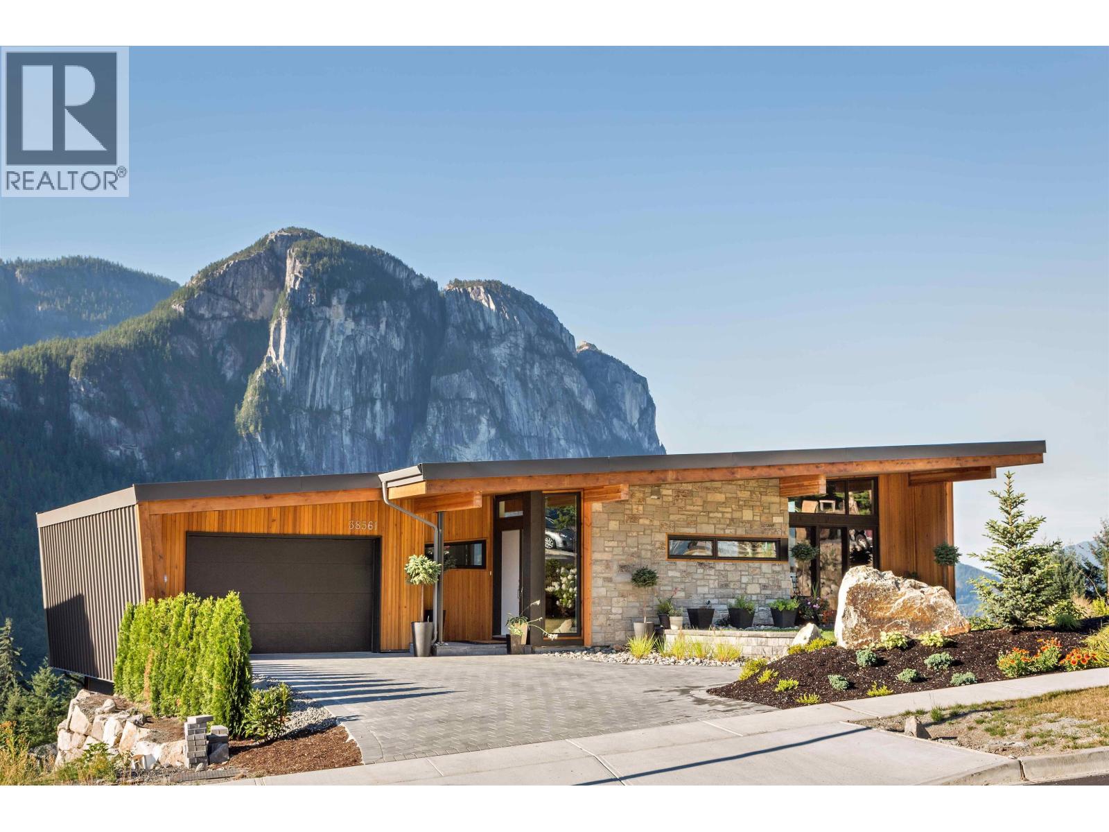 38561 Sky Pilot Drive, Squamish, British Columbia  V8B 0T6 - Photo 2 - R3057399
