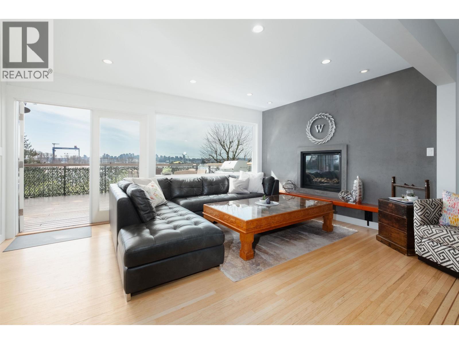 1095 W Keith Road, North Vancouver, British Columbia  V7P 1Y6 - Photo 2 - R3057414