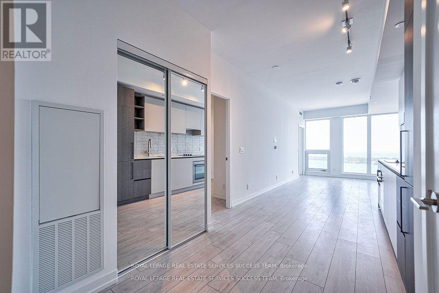 4711 - 55 Mercer Street, Toronto, Ontario  M5V 3W2 - Photo 8 - C12456914