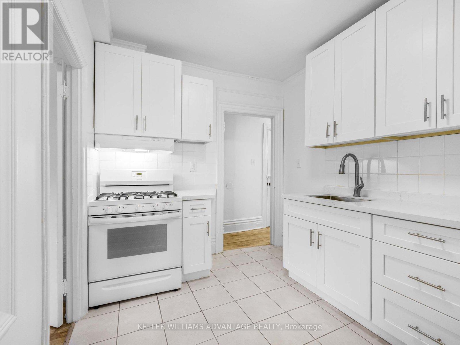 2nd Floor Unit 3 - 347 Walmer Road, Toronto, Ontario  M5R 2Y3 - Photo 12 - C12456915
