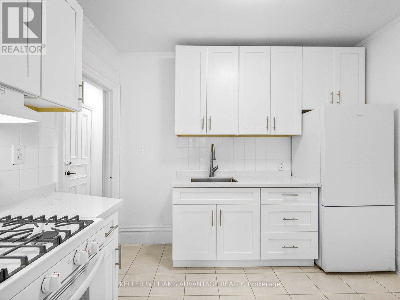 2nd Floor Unit 3 - 347 Walmer Road, Toronto, Ontario  M5R 2Y3 - Photo 16 - C12456915