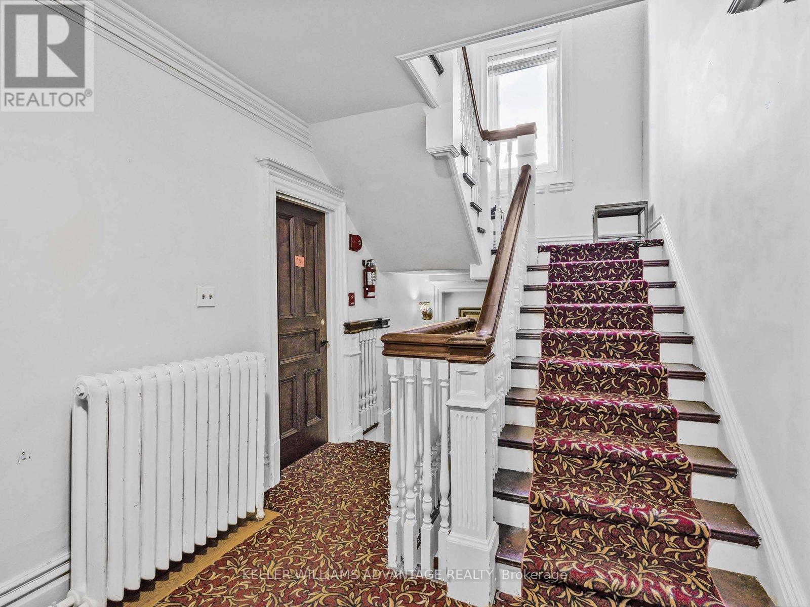 2nd Floor Unit 3 - 347 Walmer Road, Toronto, Ontario  M5R 2Y3 - Photo 3 - C12456915