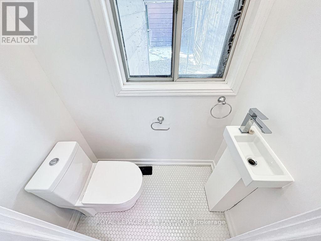 92 Massey Street, Toronto, Ontario  M6J 2T4 - Photo 17 - C12456920
