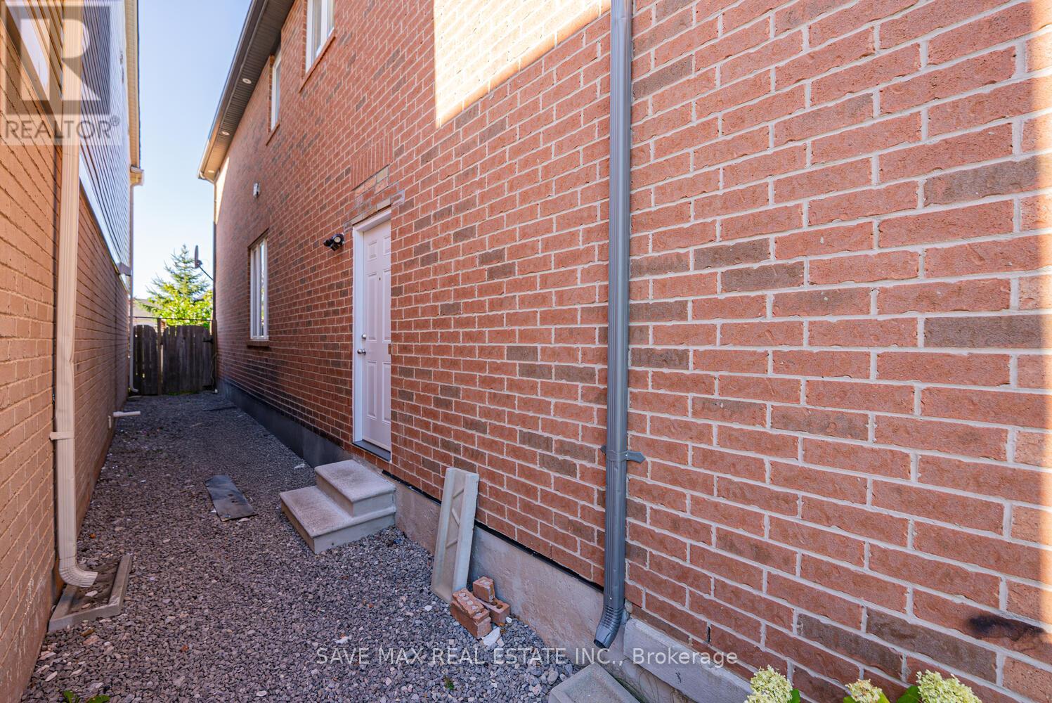 4 Donomore Drive, Brampton, Ontario  L7A 0S8 - Photo 22 - W12456465