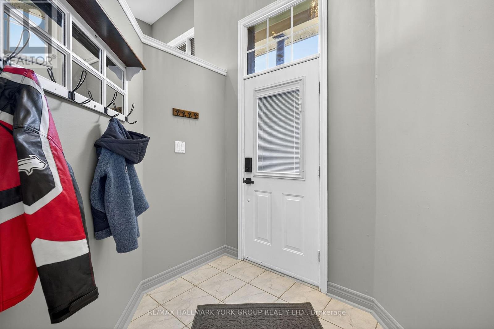 2 Hadley Court, Aurora, Ontario  L4G 7E5 - Photo 3 - N12456899
