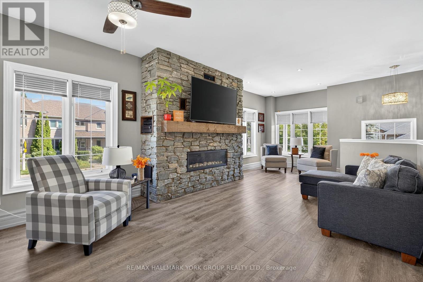 2 Hadley Court, Aurora, Ontario  L4G 7E5 - Photo 6 - N12456899