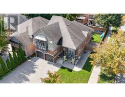 2 HADLEY COURT, Aurora, Ontario