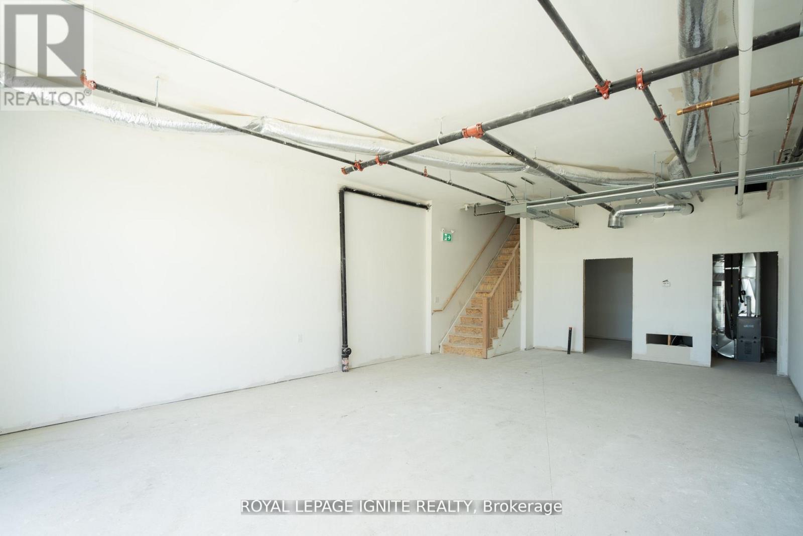 2 - 220 Dissette Street, Bradford West Gwillimbury, Ontario  L3Z 4M2 - Photo 6 - N12456910