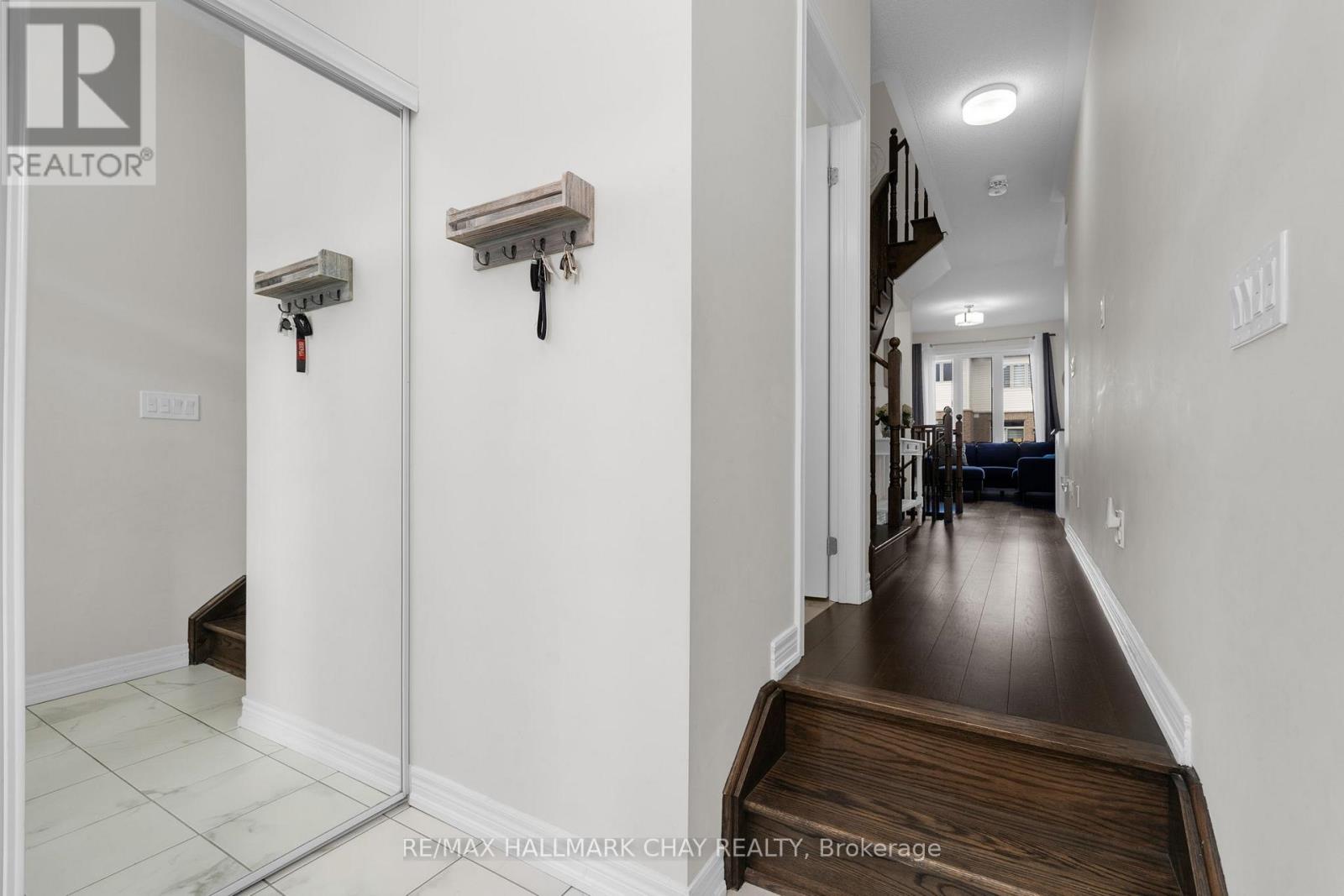 46 Clifford Crescent, New Tecumseth, Ontario  L0G 1W0 - Photo 3 - N12456931