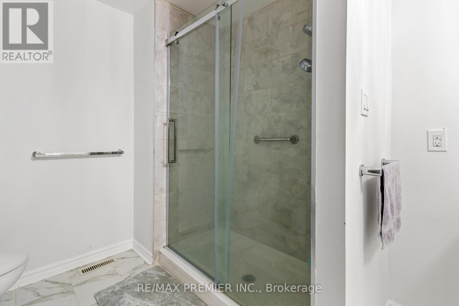 91 Misty Meadow Drive, Vaughan, Ontario  L4L 3X1 - Photo 24 - N12456937
