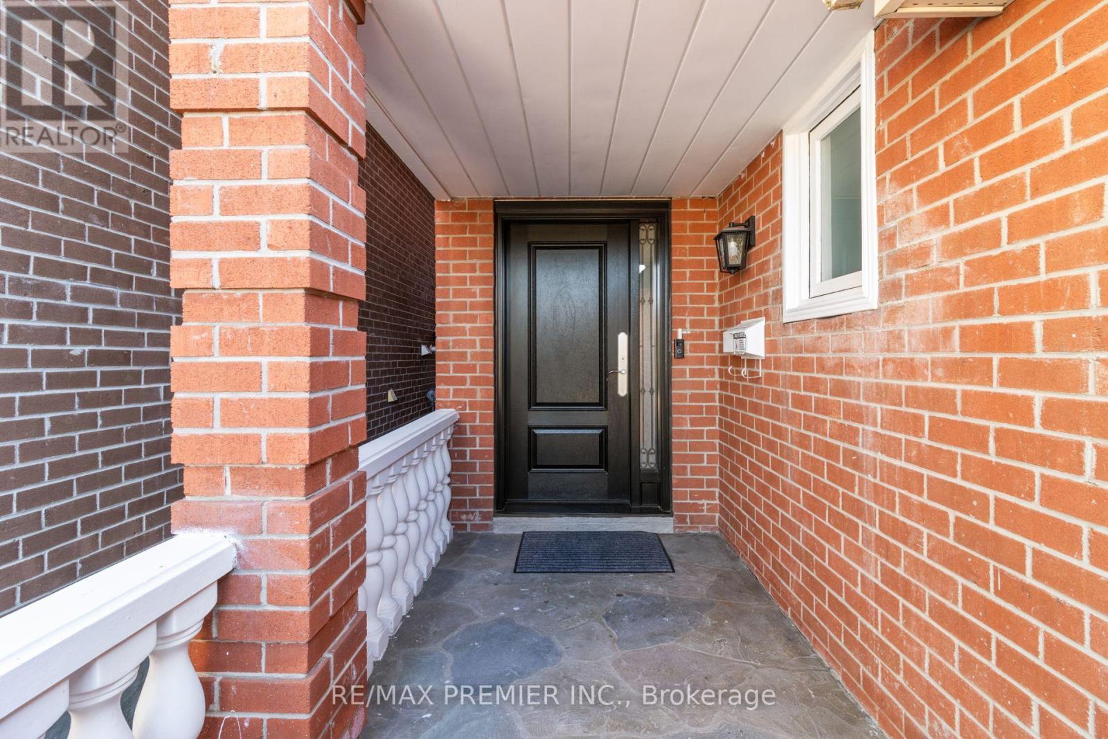 91 Misty Meadow Drive, Vaughan, Ontario  L4L 3X1 - Photo 4 - N12456937