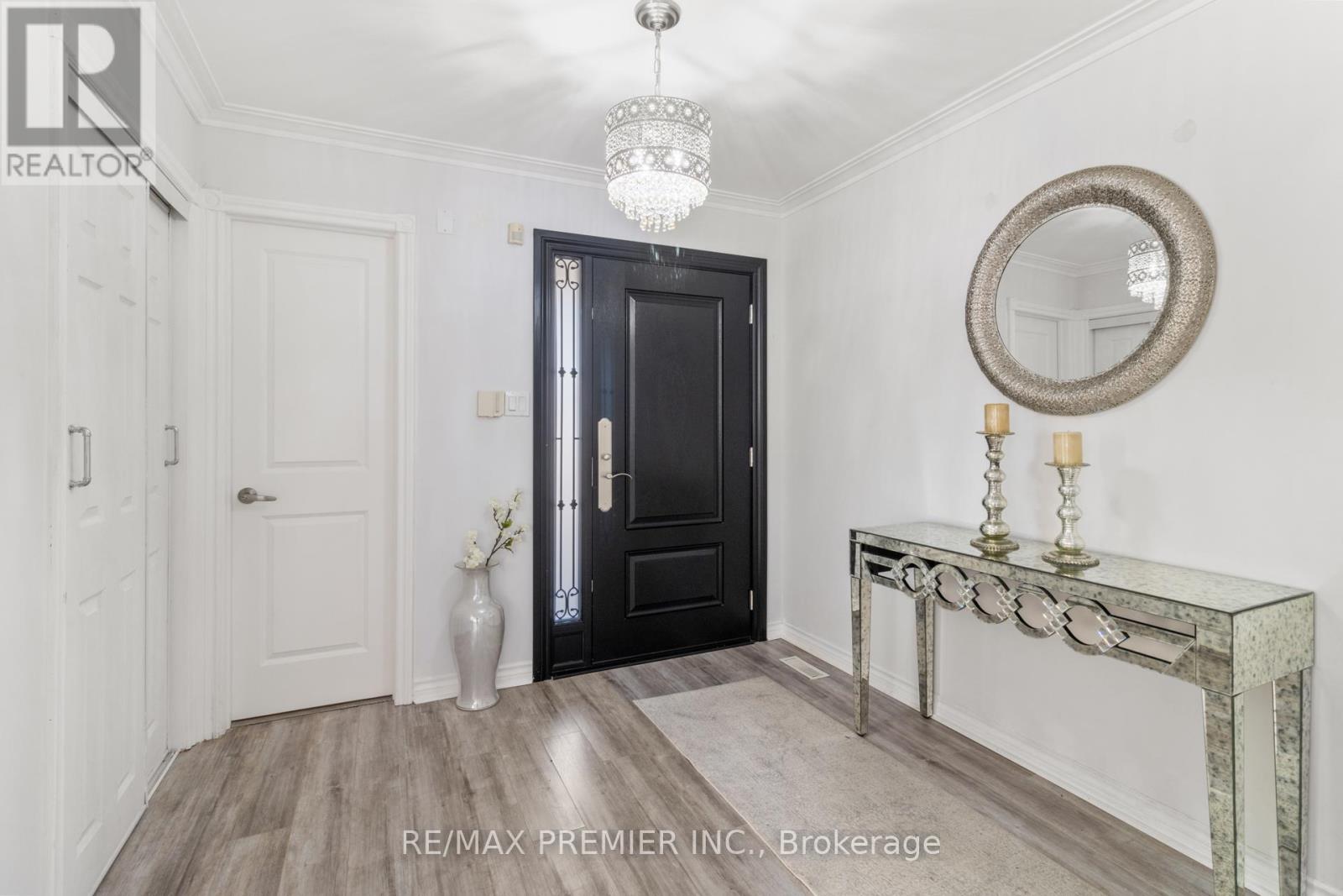 91 Misty Meadow Drive, Vaughan, Ontario  L4L 3X1 - Photo 5 - N12456937
