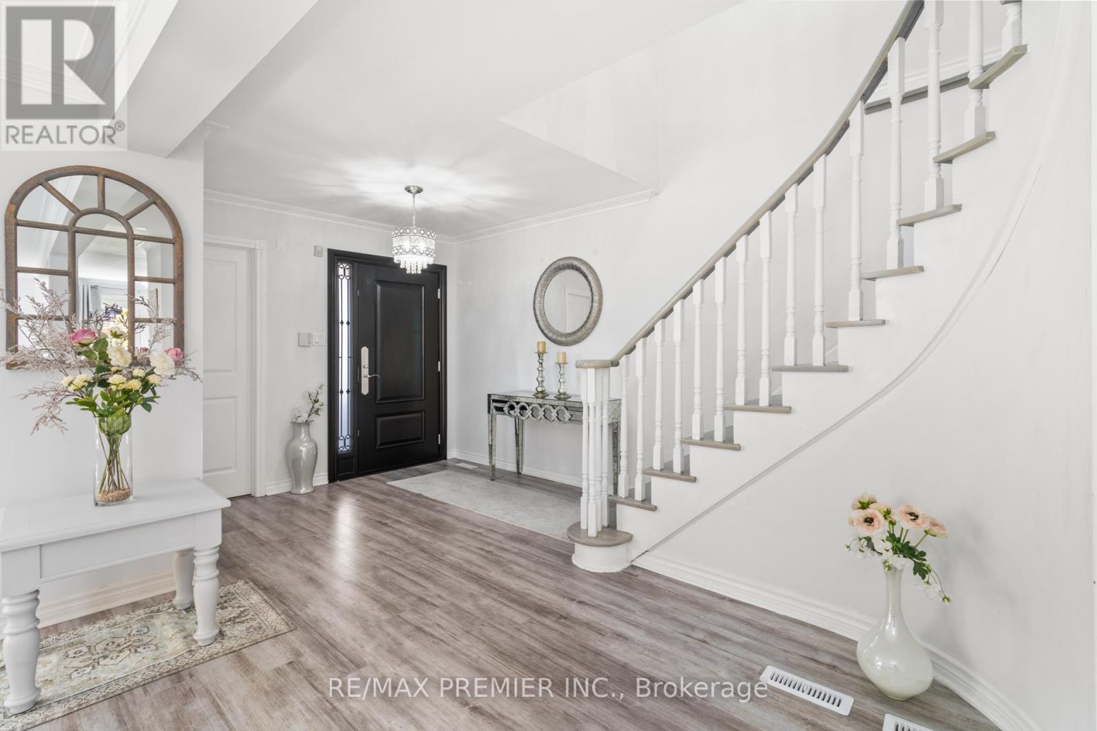 91 Misty Meadow Drive, Vaughan, Ontario  L4L 3X1 - Photo 6 - N12456937