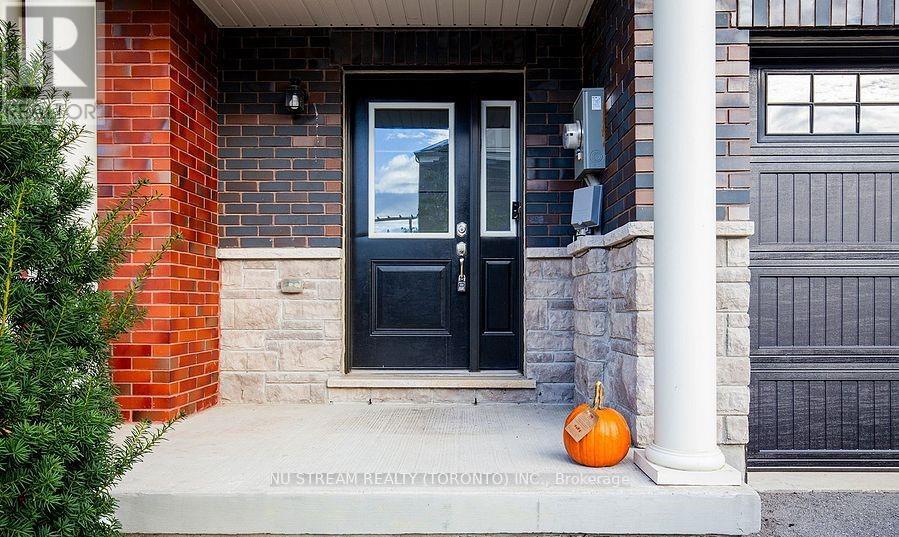 10 Mah Wat Lane, Whitchurch-Stouffville, Ontario  L4A 1Y1 - Photo 3 - N12456941