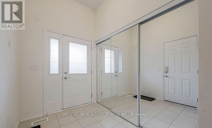 10 Mah Wat Lane, Whitchurch-Stouffville, Ontario  L4A 1Y1 - Photo 4 - N12456941