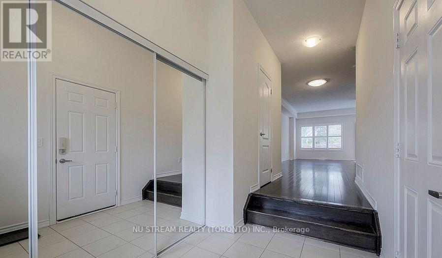 10 Mah Wat Lane, Whitchurch-Stouffville, Ontario  L4A 1Y1 - Photo 5 - N12456941
