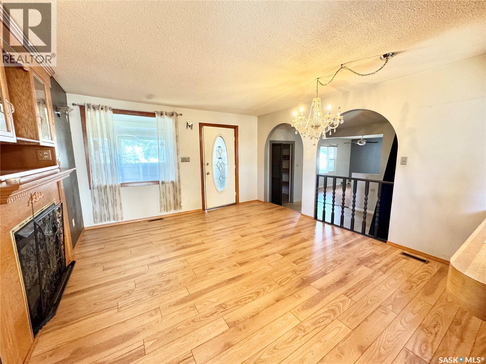 561 19th Street E, Prince Albert, Saskatchewan  S6V 1K3 - Photo 2 - SK020634