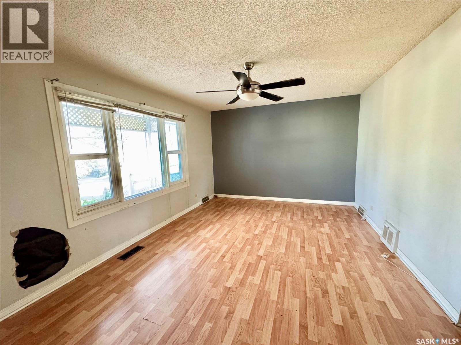 561 19th Street E, Prince Albert, Saskatchewan  S6V 1K3 - Photo 5 - SK020634