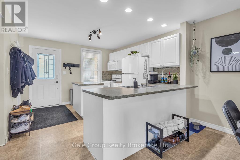 17 Arthur Street, Woodstock, Ontario  N4S 7G9 - Photo 3 - X12456945