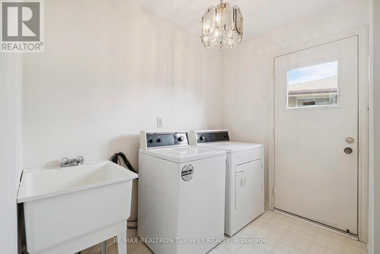 154 Meadowbank Road, Newmarket, Ontario  L3Y 4Y2 - Photo 13 - N12454881